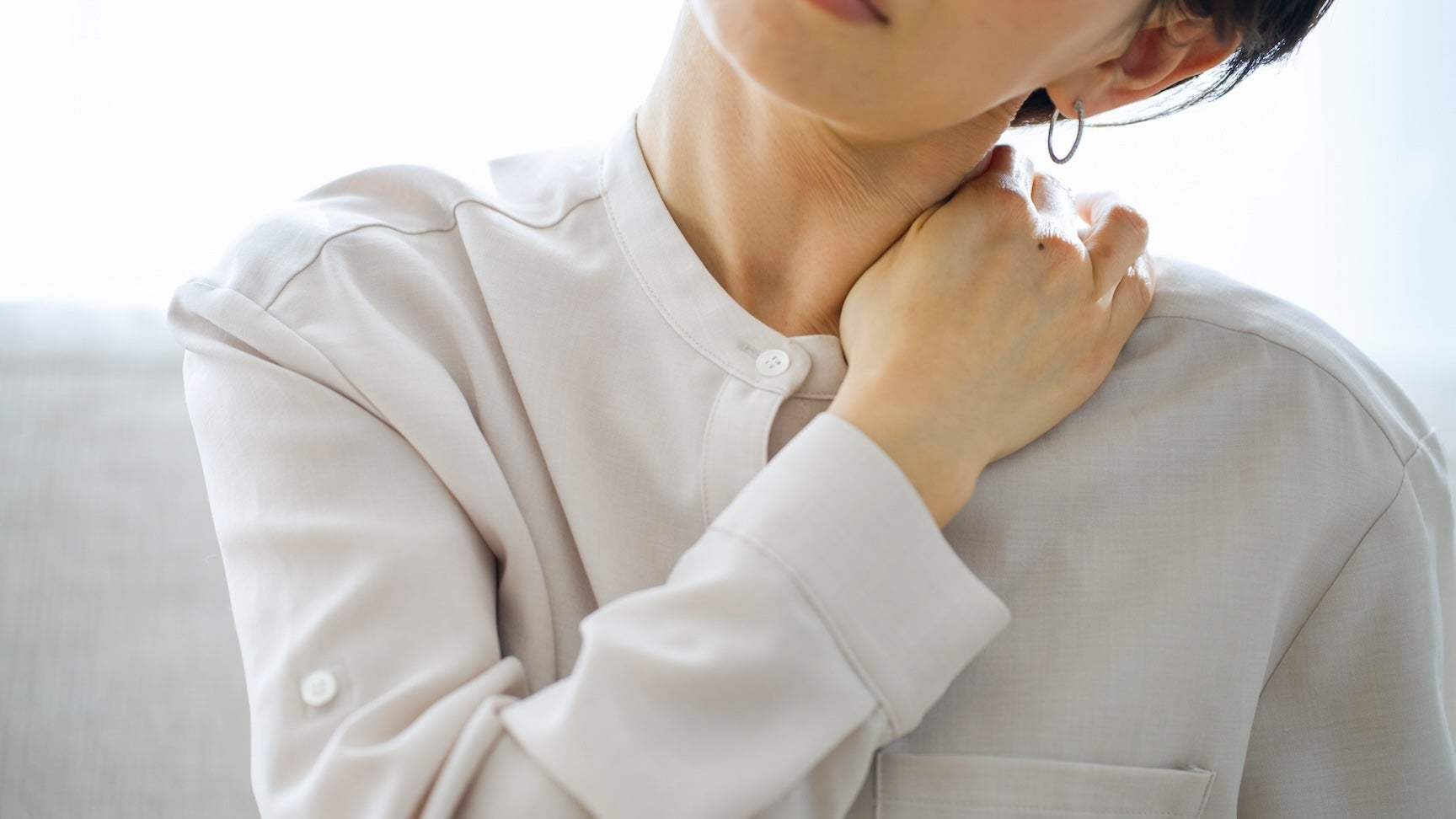 肩こりの原因と効果的な対処法。誰でもできる運動と予防のコツ