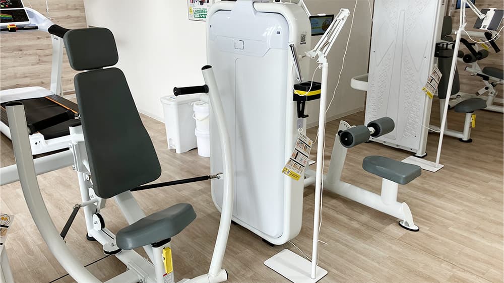 ジムの設備 方南町5分】ONIパワーラック、バーベル235kg、ダンベル83kg！機材充実